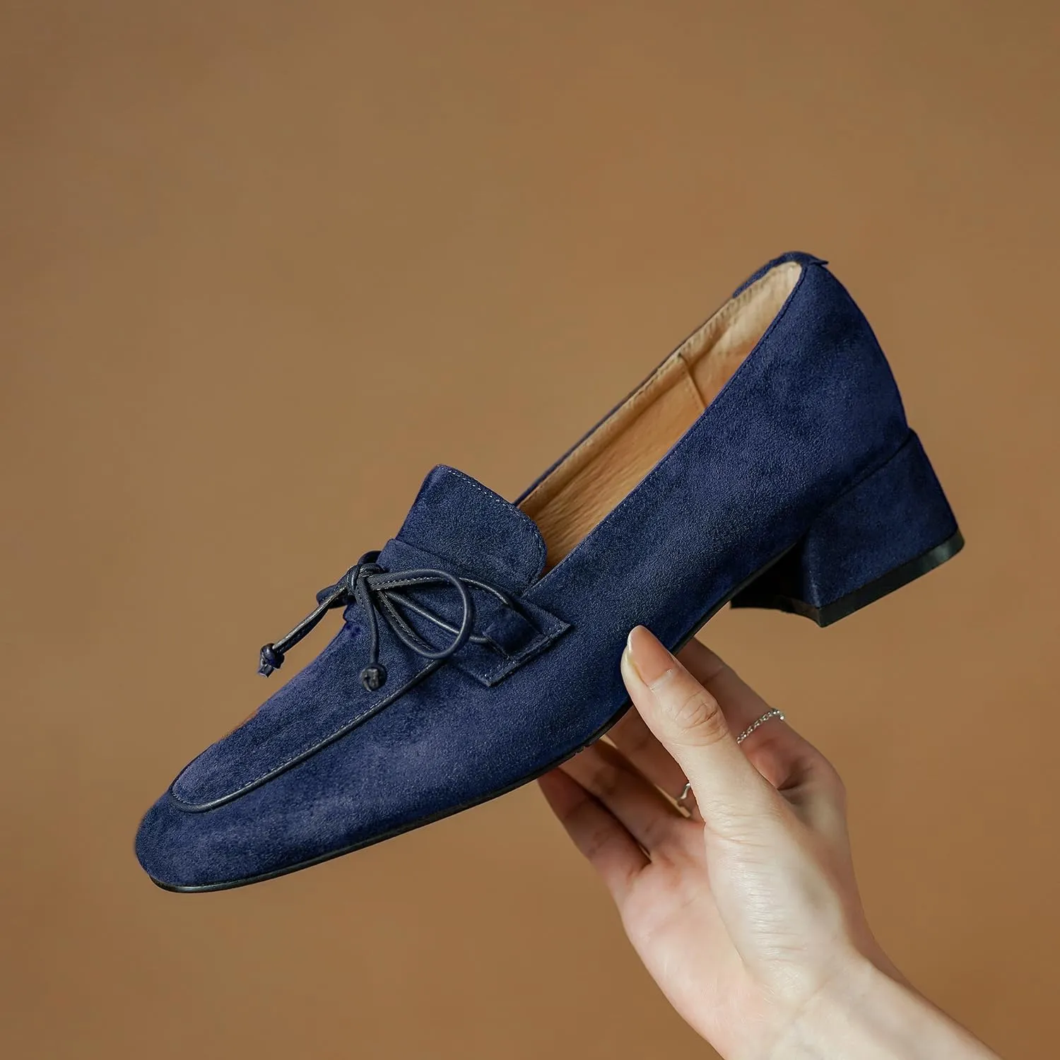 MOOMMO Women Chunky Low Heel Loafers Bow Suede Slip On Closed Square Toe Loafer Shoes Oxfords Comfy 1 Inch Block Heels Dress Shoes Pumps Office Work Pumps Vintage Retro Comfy 4-11 M US
