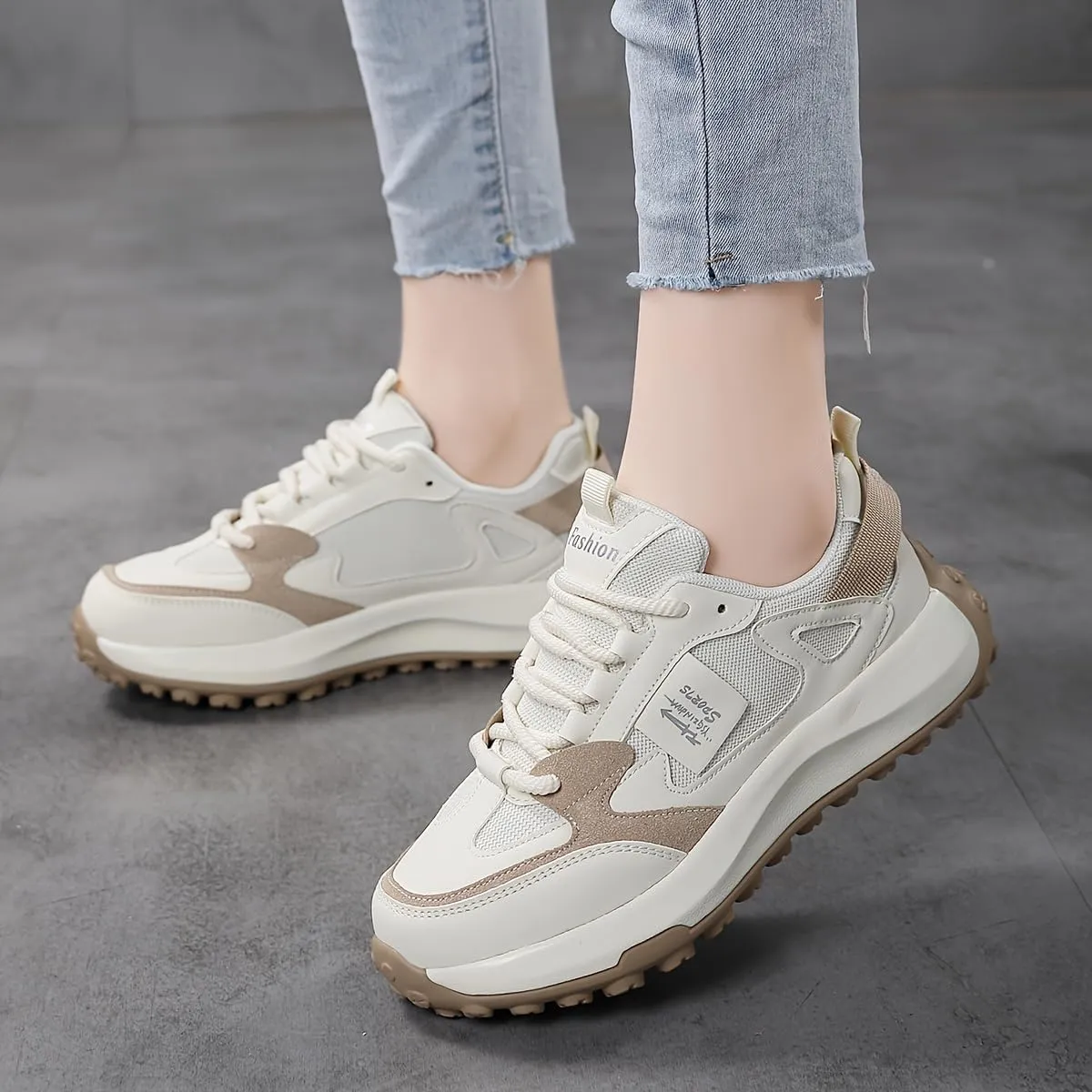 Women's Casual Running Shoes with Breathable mesh, Low-top Non-Slip Outdoor Sneakers with Stable Support and EVA Soles