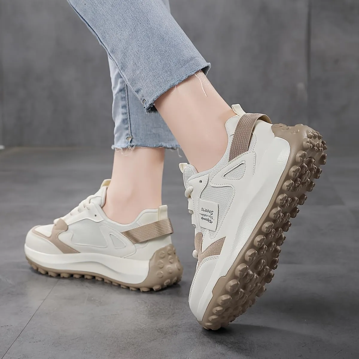 Women's Casual Running Shoes with Breathable mesh, Low-top Non-Slip Outdoor Sneakers with Stable Support and EVA Soles