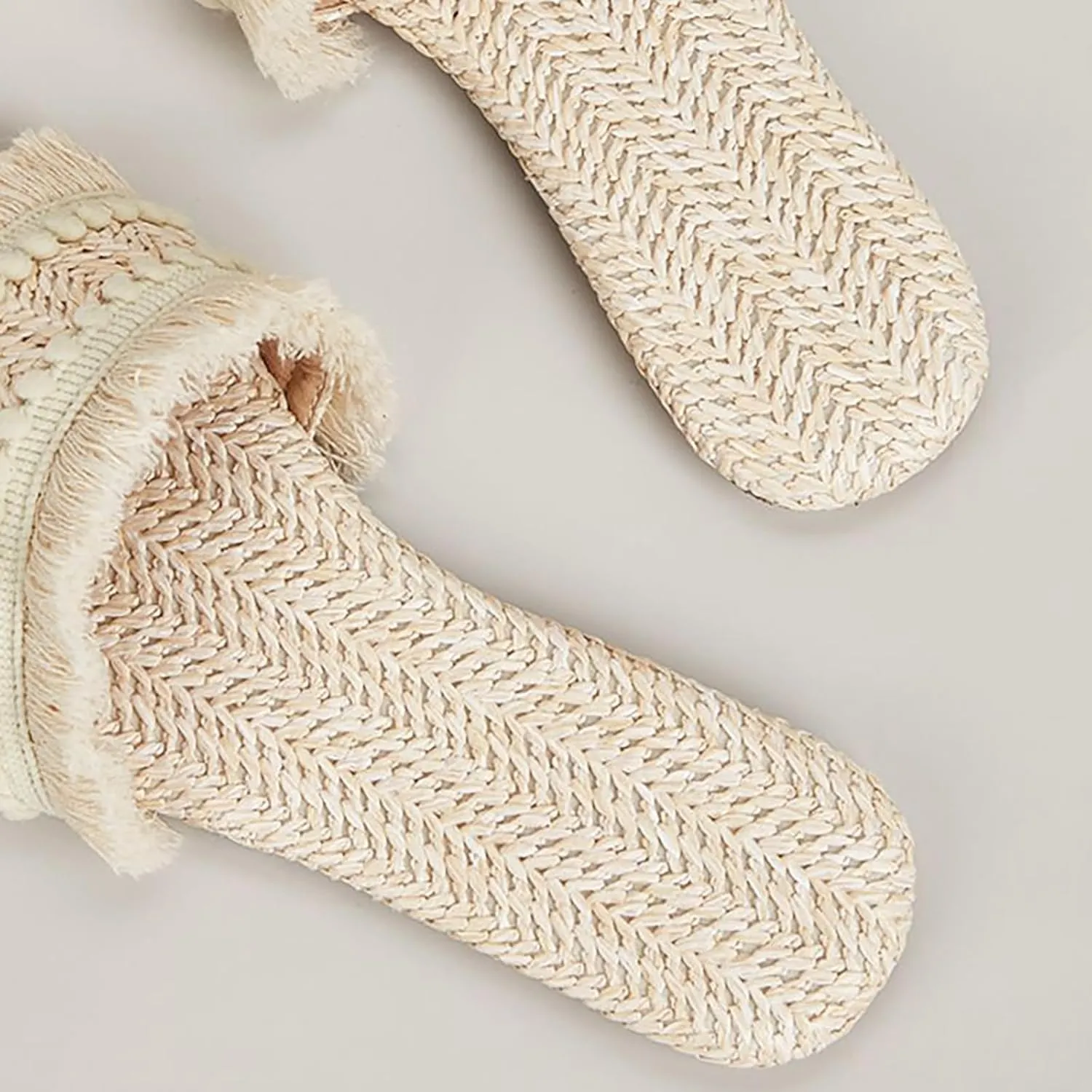 Women's Fringe Straw Slip-On Flat Sandals Fashion Round Open Toe Slip on Bohemian Flat Slides Summer Leisure Vacation Beach Sandals