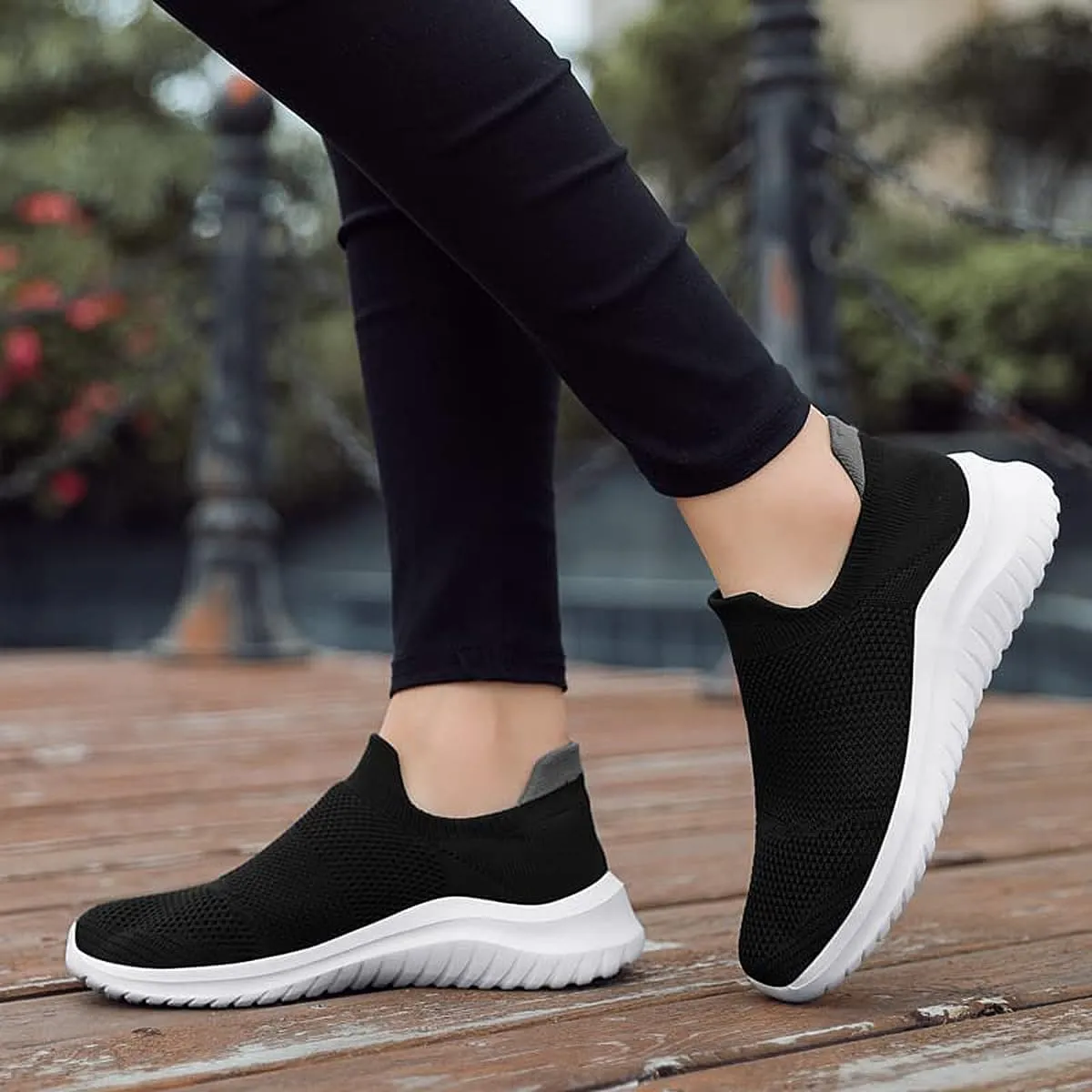 Women's Slip On Sneakers Women, Non Slip Work Shoes Comfortable Lightweight Breathable Casual Shoes for Walking Travel Work