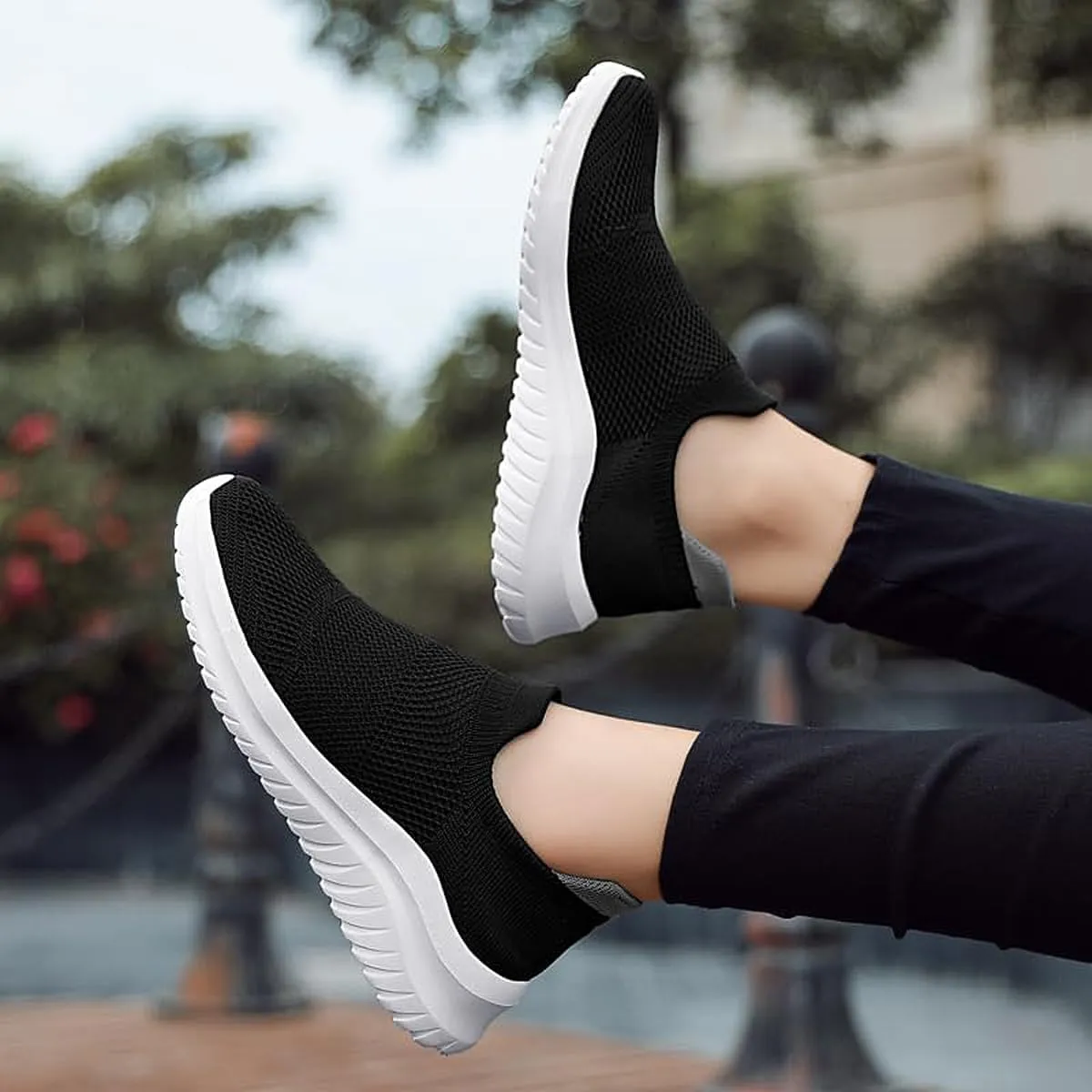 Women's Slip On Sneakers Women, Non Slip Work Shoes Comfortable Lightweight Breathable Casual Shoes for Walking Travel Work