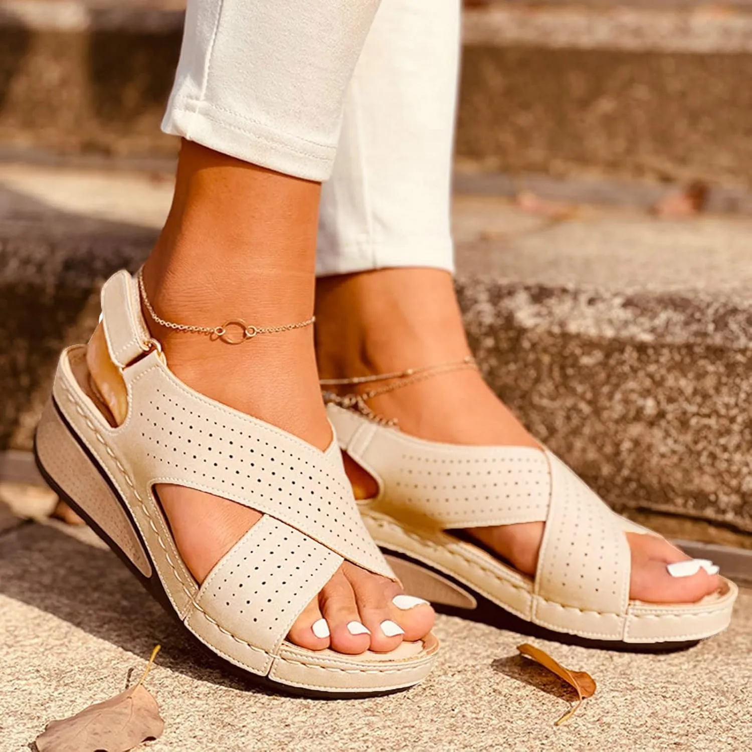 Women's Wedge Sandals with Perforated Cross Strap Summer Open Toe Comfortable Sandal Stylish Flat Shoes Non-Slip